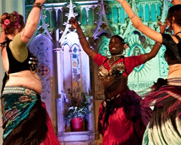 Underbelly - Struts & Frets